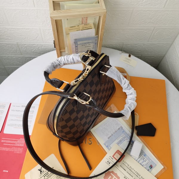 ルイヴィトンバッグ角部分ディテール